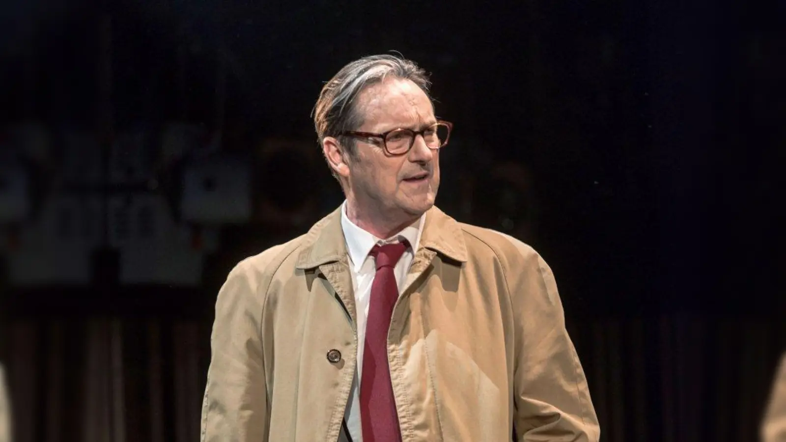 Der Schauspieler Helmut Zierl spielt die Titelfigur Willy Loman im Drama „Tod eines Handlungsreisenden”. (Foto: Tom Philippi)