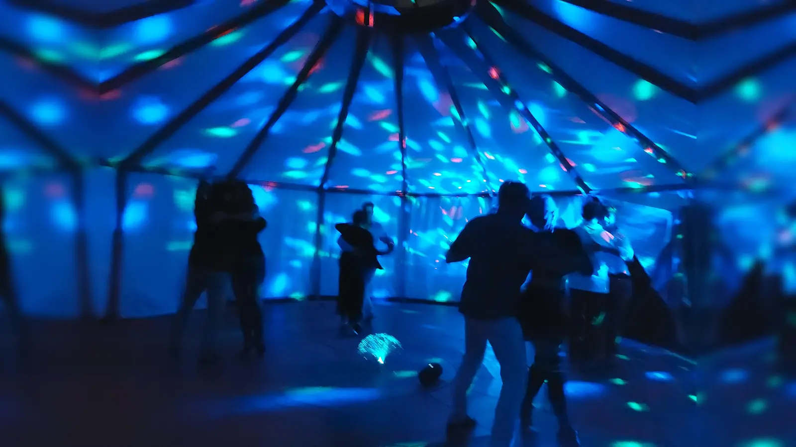 Einen kostenlosen Tango-Kurs kann man am 8. Juli in der Hebenstreitstr. 2 erleben.  (Foto: NeoTango)