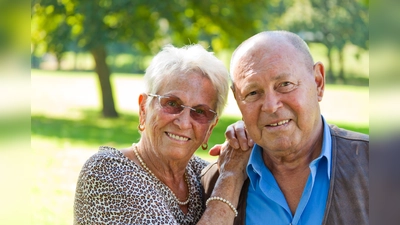 Altersgerechtes Wohnen ermöglicht älteren Menschen, länger selbstständig zu leben – ein Bedarf, der durch den demografischen Wandel steigt. (F.: Wodicka/Modell Colourbox.com)