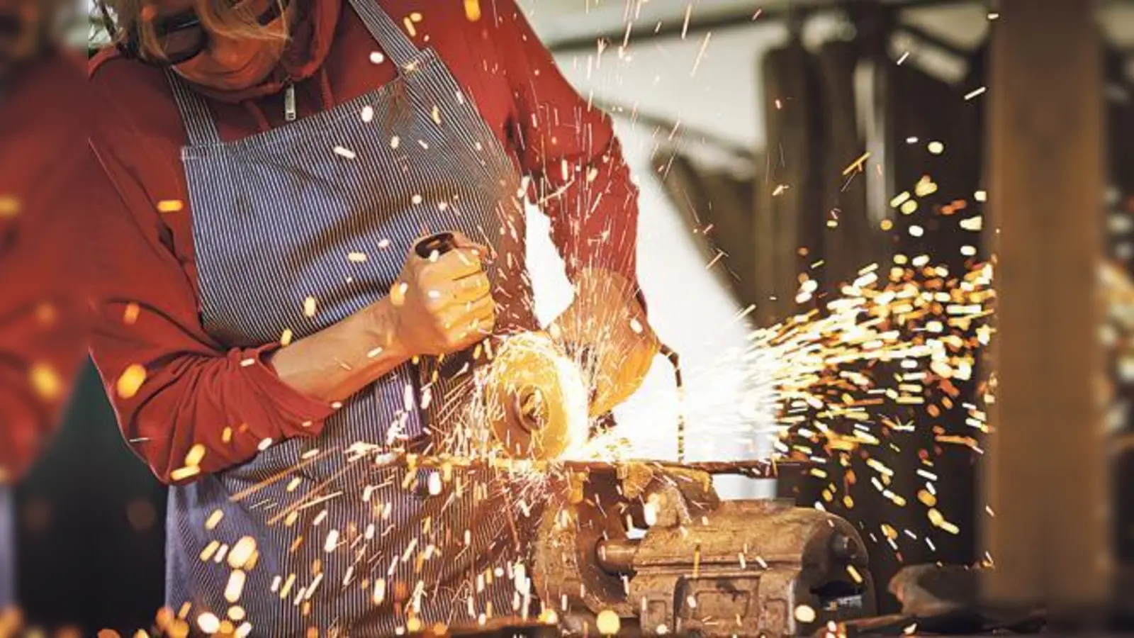 Das verspricht feurig zu werden: VHS bedeutet lernen, dabei sind viele Kurse auch praktisch ausgerichtet.	 (Foto: ©Alescha Birkenholz)