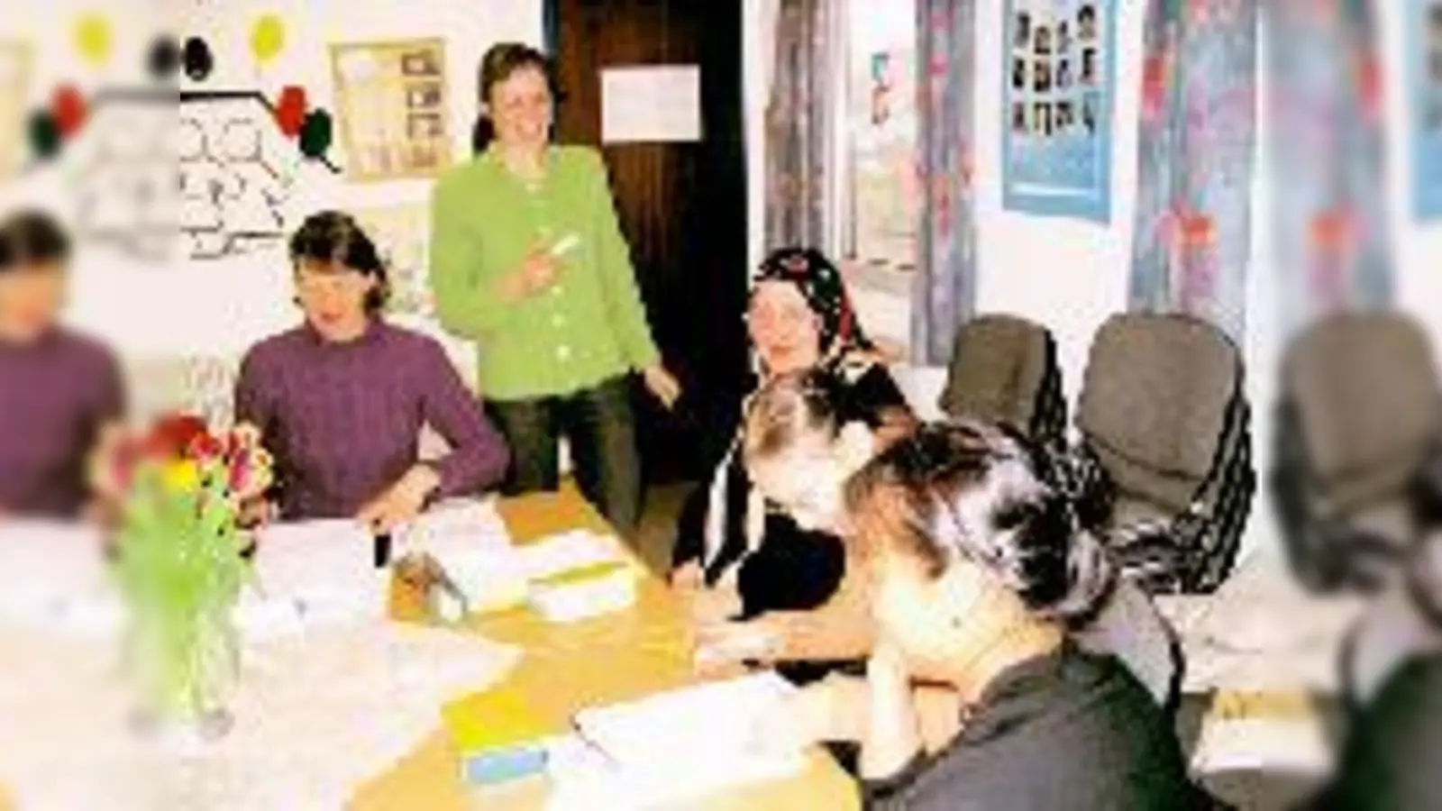 Mit Spaß und Freude lernen die Teilnehmerinnen im Familienzentrum die Deutsche Sprache.    (Foto: VA)