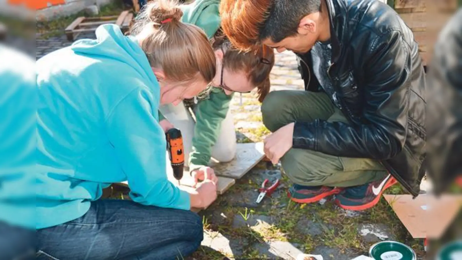 Junge Menschen aus verschiedenen Kulturen finden über ein Umweltprojekt zusammen	  (Foto: MobilSpiel)