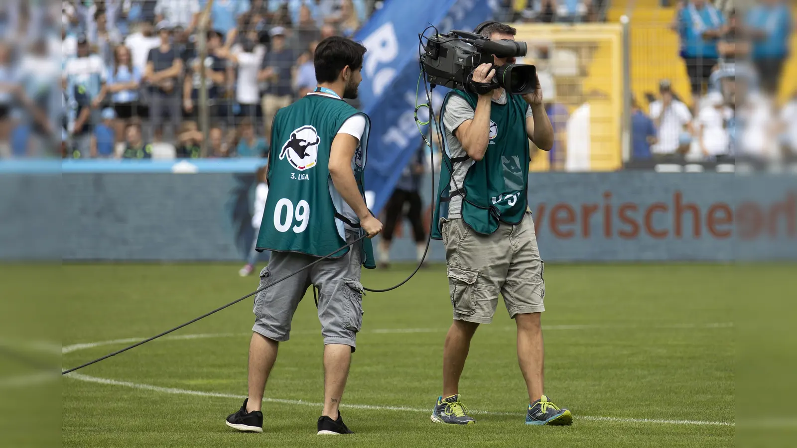Löwen live im Fernsehen: Übertragung des BR. (Foto: Anne Wild)