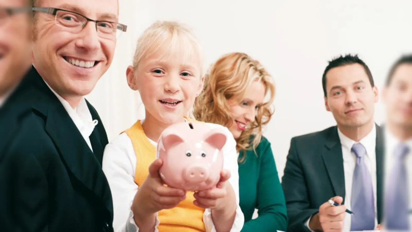 Wer sich für die ADAC-FamilienVersicherung entscheidet, kann jede Menge Geld sparen. (Foto: fotolia/ Kzenon)