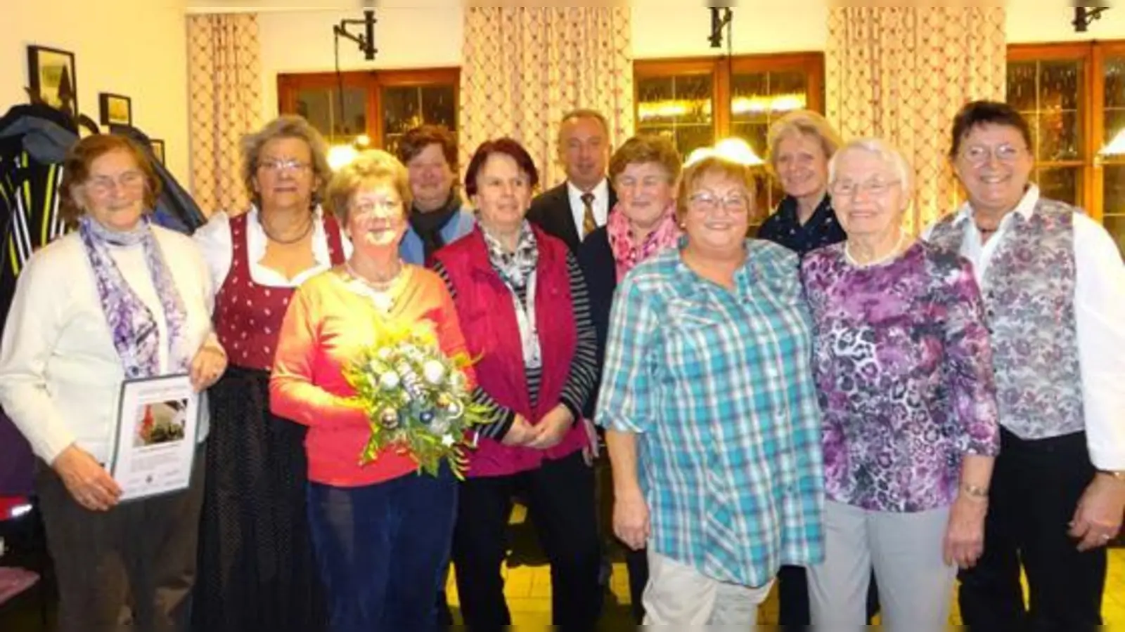 Marianne Winter, Gerda Rothhaupt, Margret Höger, Brigitte Klapper, Inge Fox, Bürgermeister Udo Ockel, Barbara Mauerer, Karin Hoff, Ingrid Ruch, Maria Huber und Gisela Götz.  (Foto: Verein)