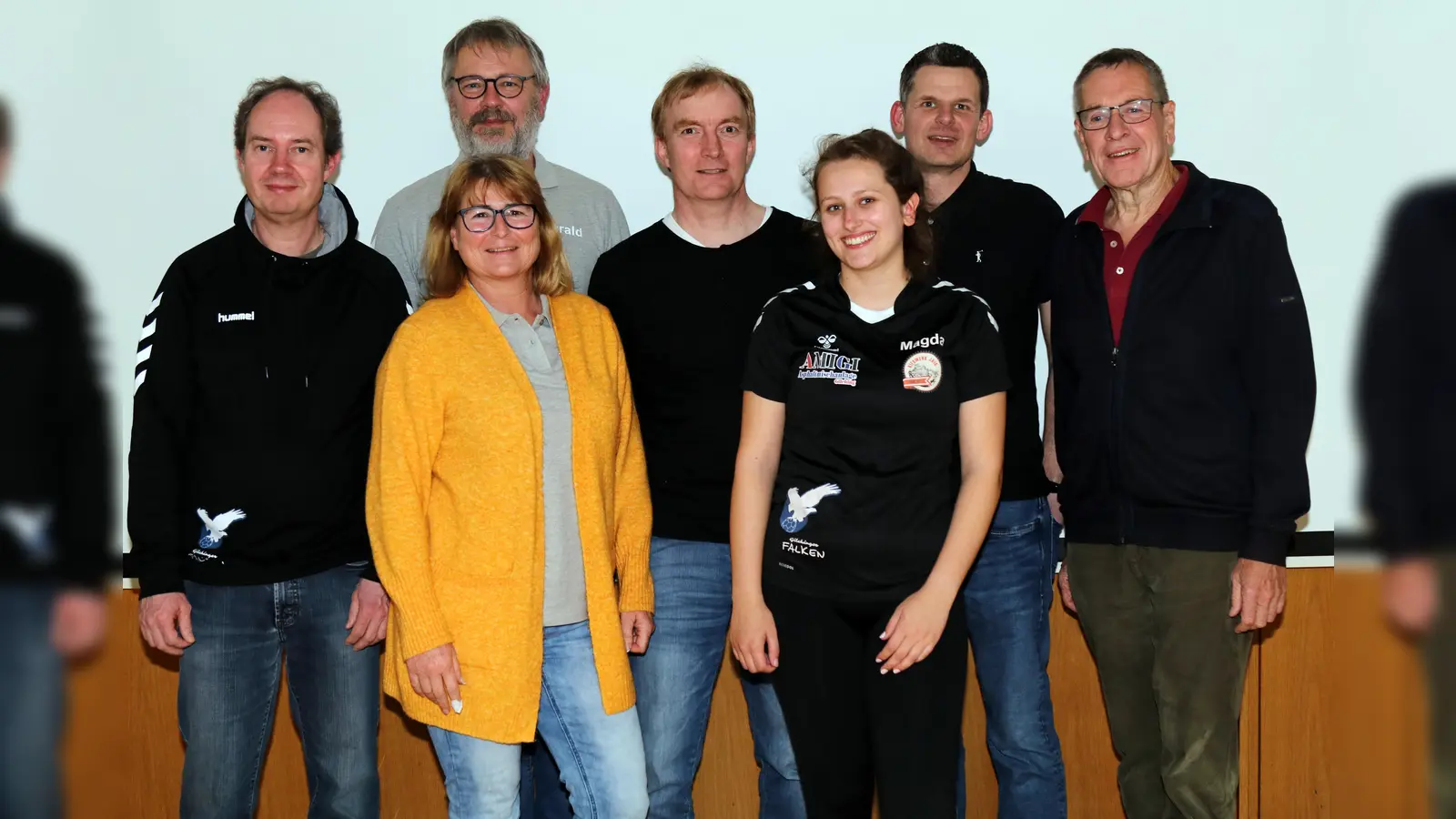 Die neue Abteilungsleitung des TSV Gilching besteht aus (von rechts) Wolfgang Schäufler, Susanne Meier, Harald Meier, Jens Roggenstein, Magdalena Mix, Sören Heise, Christoph Mayr. Nicht auf dem Bild sind Philipp Laumer und Martina Schwenk.<br> (Foto: red)