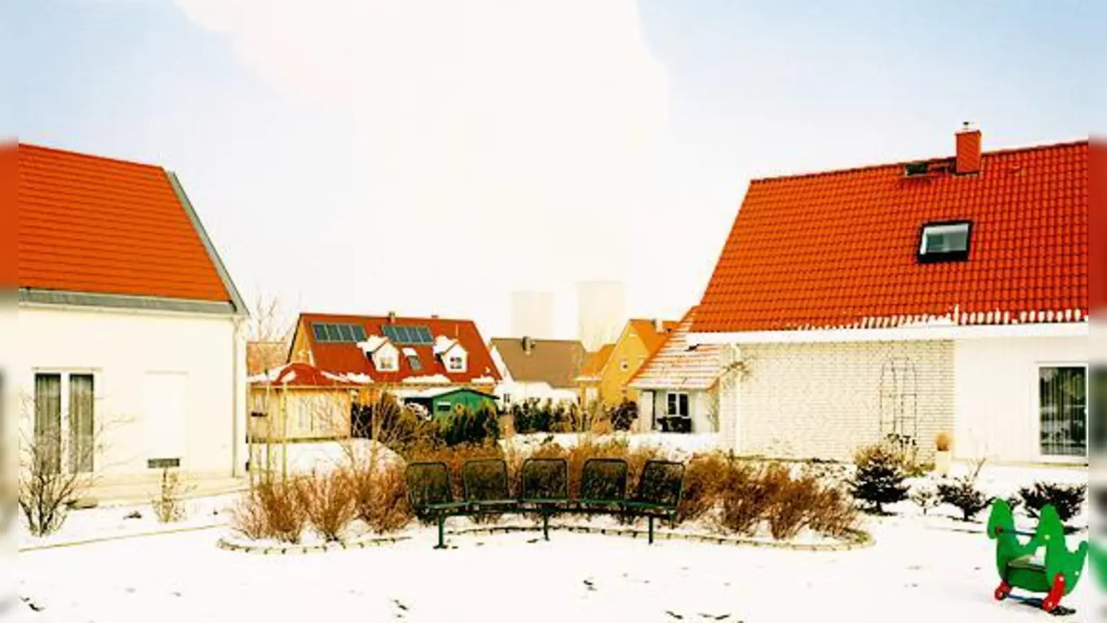 Wolken über Grafenrheinfeld 2005.	              (Foto: Jürgen Nefzger, Fluffy Clouds, courtesy Galerie F. Paviot, Paris)