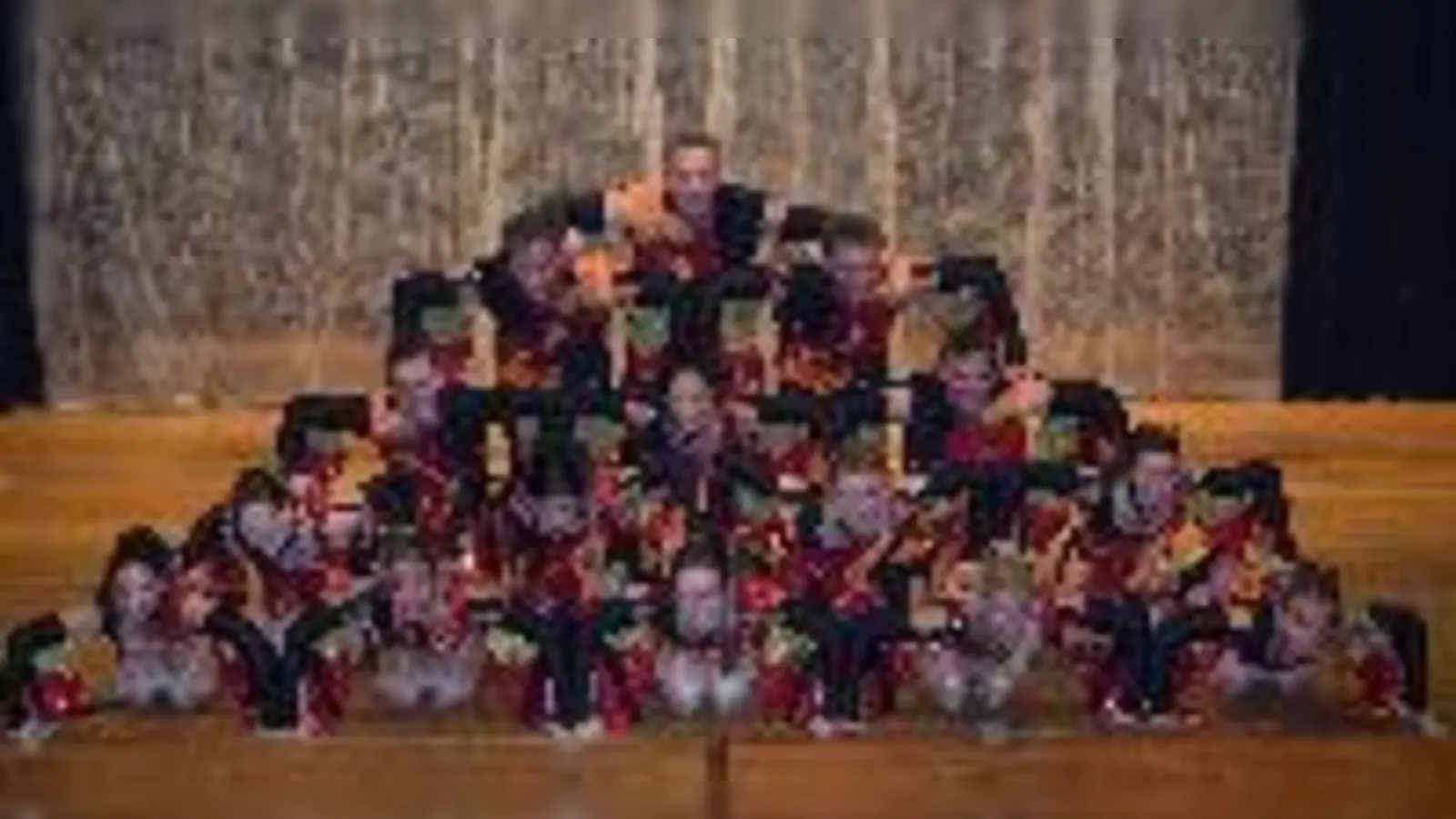 Himmlisch und höllisch: Für das erste SNR-Gardetreffen mussten die Schleißheimer eine knifflige Auswahl treffen. (Foto: SNR)