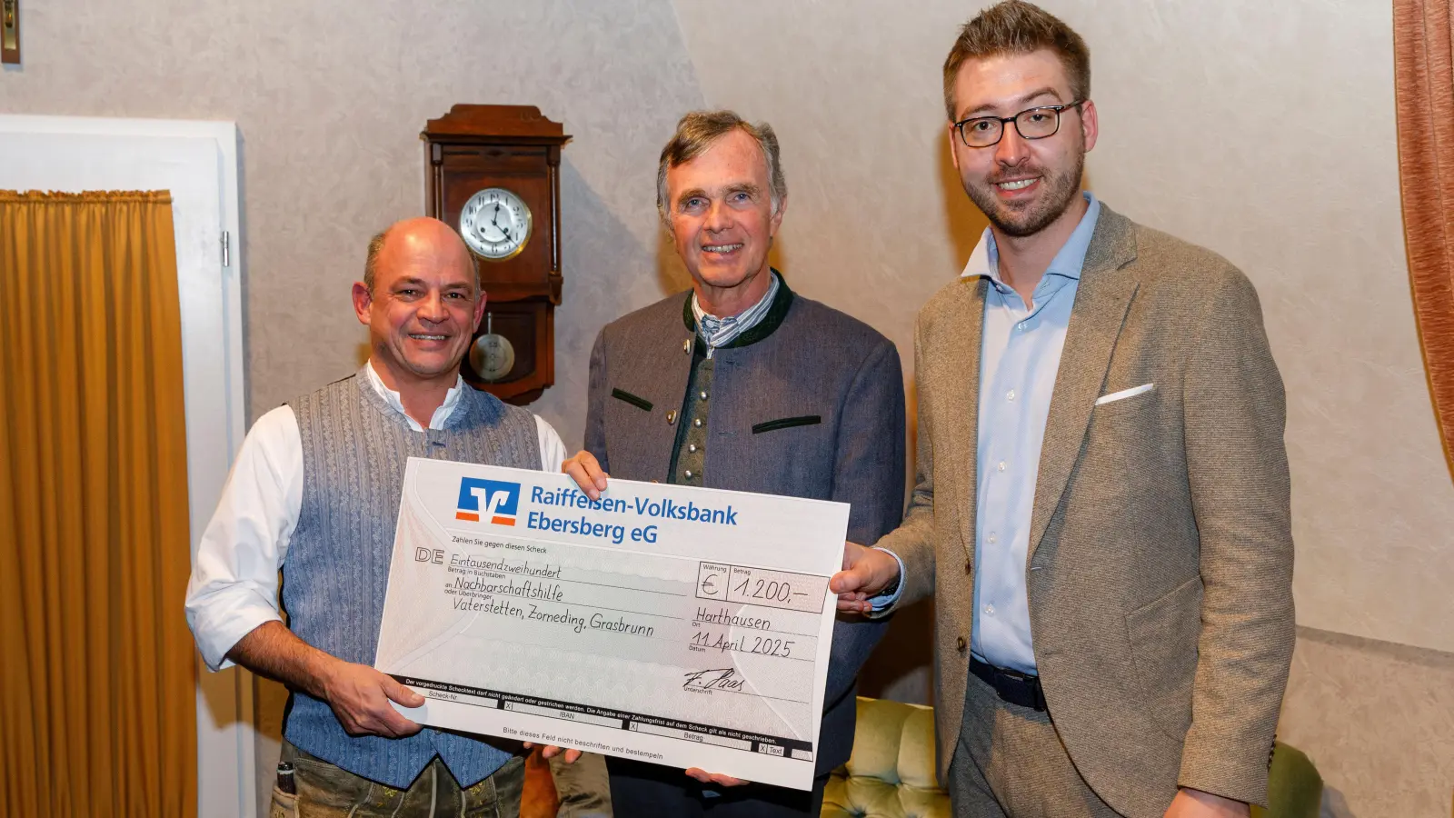 Bei der Spendenübergabe (von links): Franz Haas, Ulrich Ossig und Maximilian Eiba. (Foto: Maximilian Eiba)