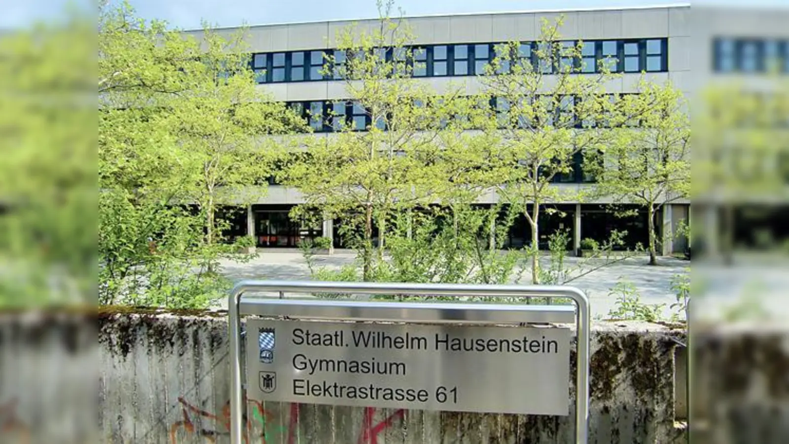 Auch im Wilhelm-Hausenstein-Gymnasium mussten Container aufgestellt werden.	 (Foto: ikb)