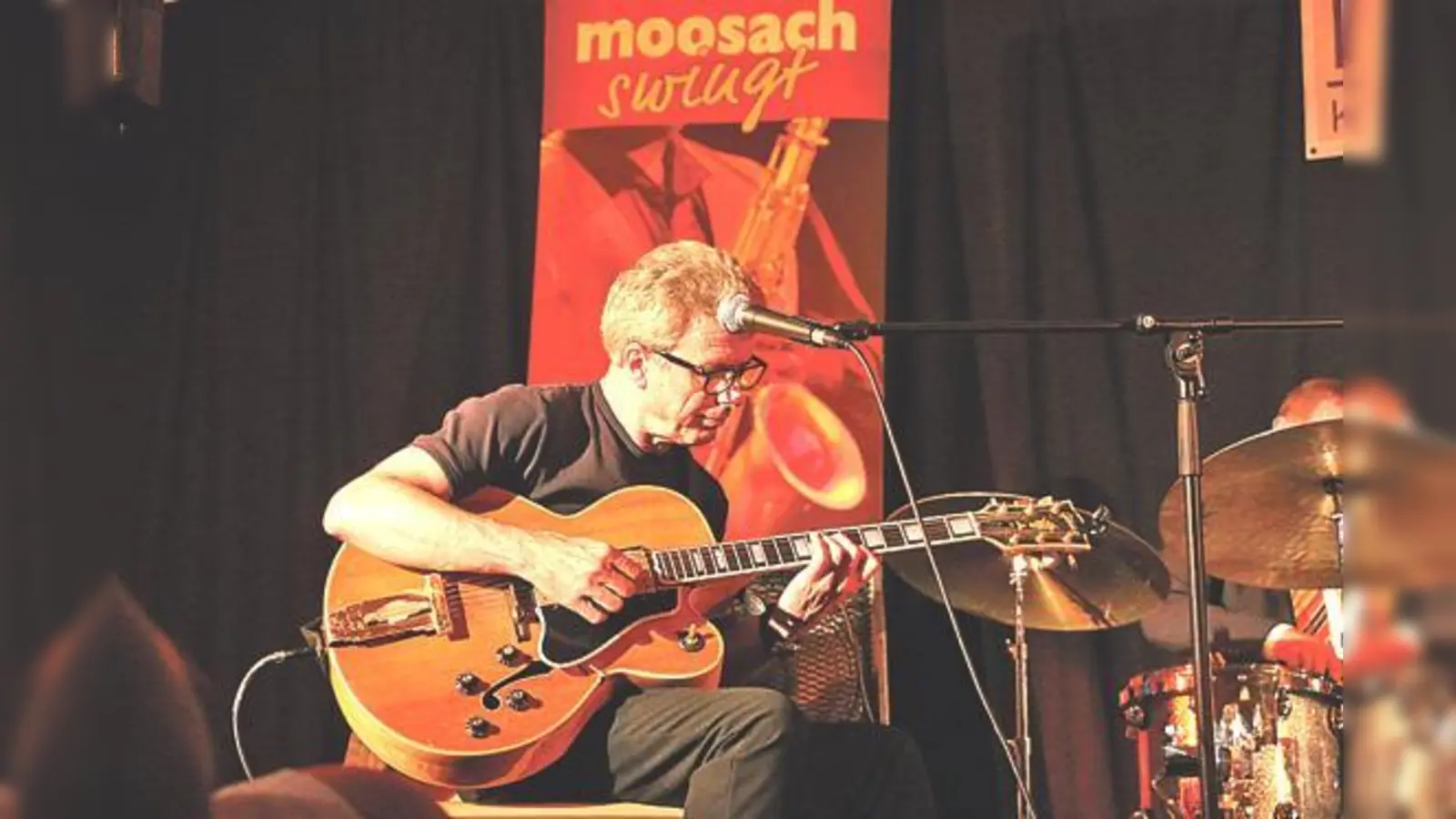 Herlmut Kagerer begeisterte das Moosacher Publiukum im Pelkovenschlössl.	 (Foto: VA)