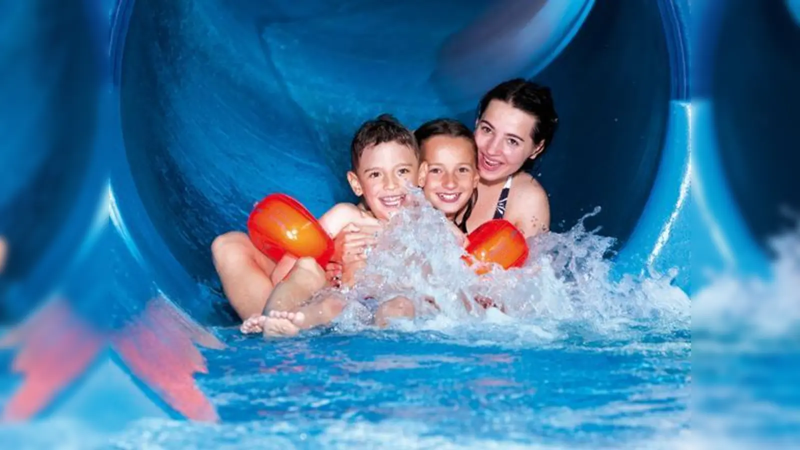 Nach der Sanierung bietet auch die blaue Rutsche wieder viel Freude für die ganze Familie.  (Foto: Commosso)