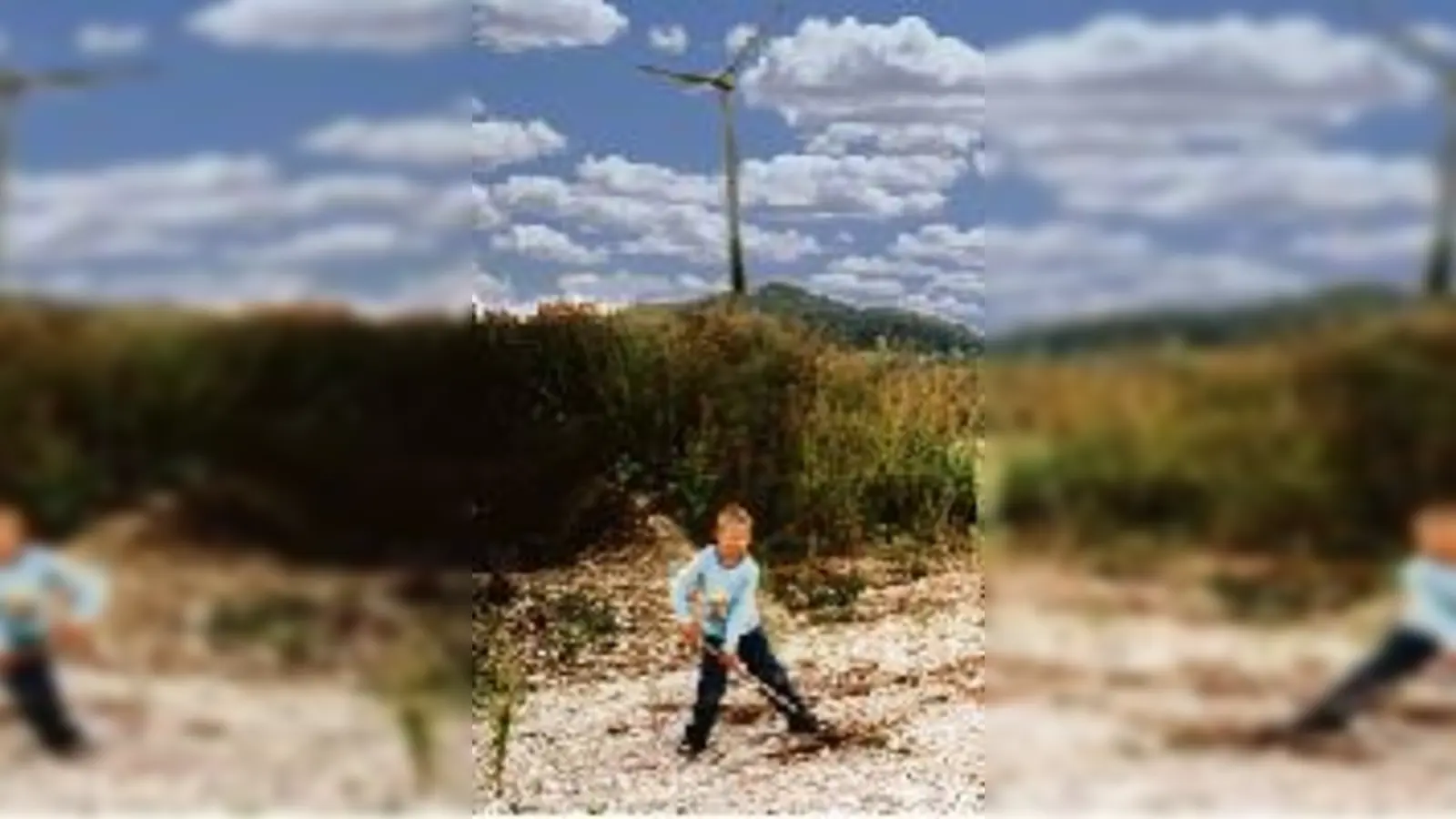 »Irgendwie sein Stadion«: Felix tat heimlich den ersten Spatenstich zur Allianz-Arena. Opa Wolfgang hielt den Moment fest.  (Foto: Privat)