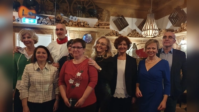 Für ihre langjährige Mitarbeit wurden insgesamt 21 Mitarbeiter bei SeniorenWohnen geehrt.  (Foto: Petra Sachs)