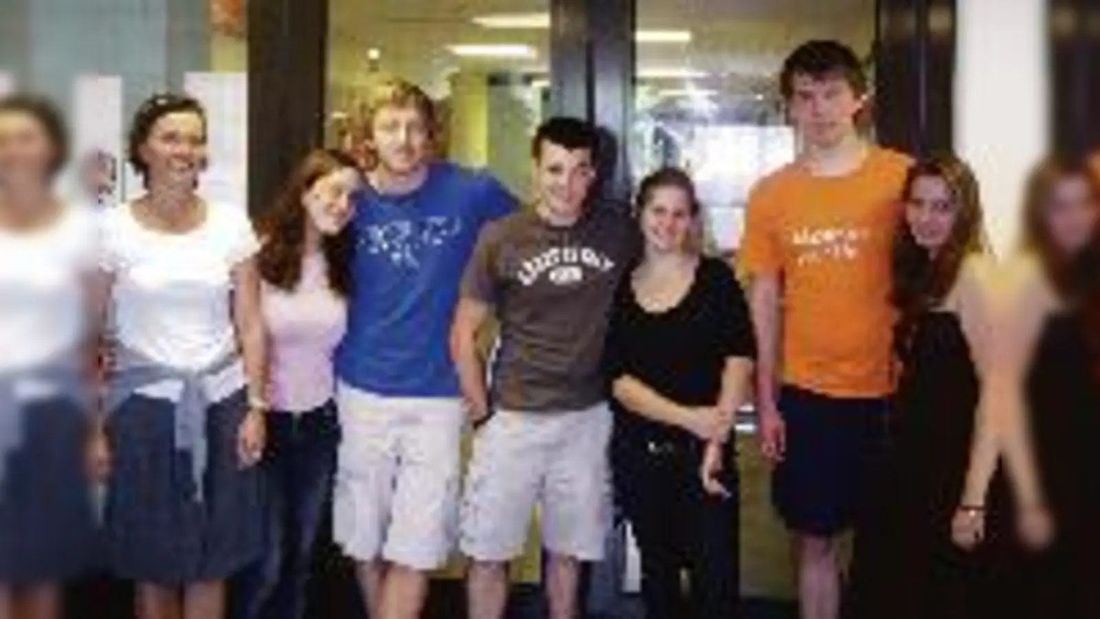 Lehrerin Angelika Gassner, Rebecca Wendt, Matthias Roubal, Jonathan Seidel, Sina Arauner, Sebastian Schinner und Carina Kroiss (v. li.) gaben alles. (Foto: sd)