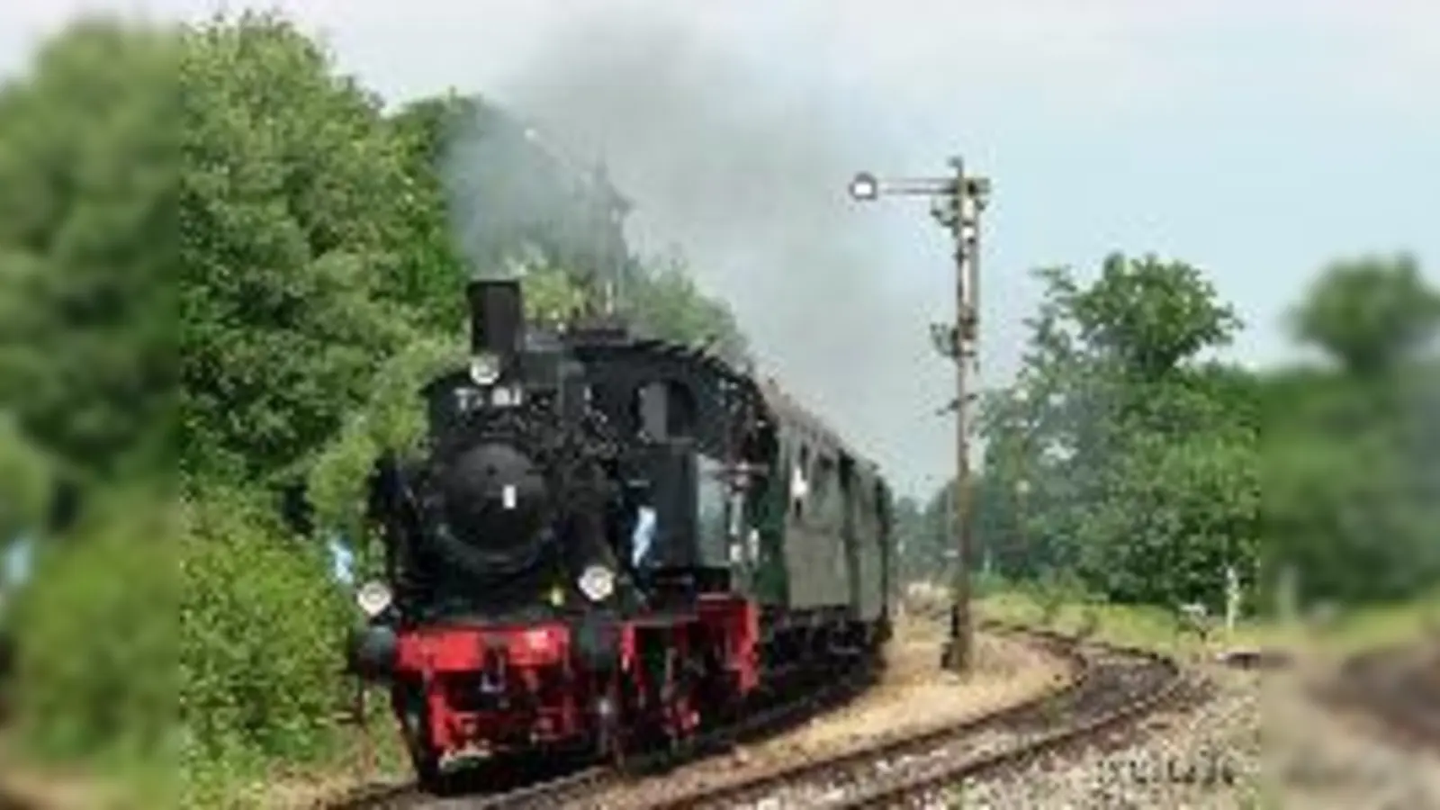 Mit dieser historischen Dampflokomotive geht es an Pfingsten über die Münchner Isarbrücken.  (Foto: VA)
