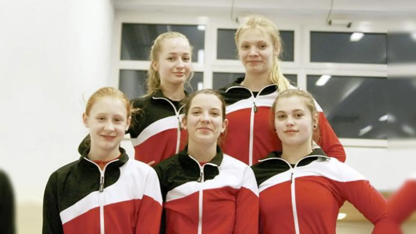 Erfolgreiche Turnerinnen des SV Lohhof: (o. v. li): Rebecca Rupprecht, Tessa Radler, (u. v. li.) Nele Schairer, Alina Wagner und Vanessa Wagner.	 (Foto: Privat)