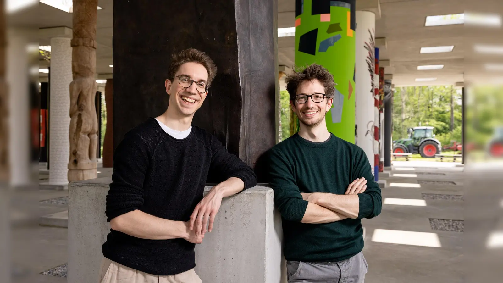 Aurelius (links) und Nepomuk Braun, Gründer des polliphonic Musik·Festivals: „Das Festival soll verbinden, mitreißen und möglich machen.” (Foto: Michael Poganiatz)