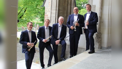 Das Nördlinger Bachtrompeten Ensemble mit Tom Lier (2.v.l.) und Thomas Rothfuß (Mitte). (Foto: © Robert Bernhard )