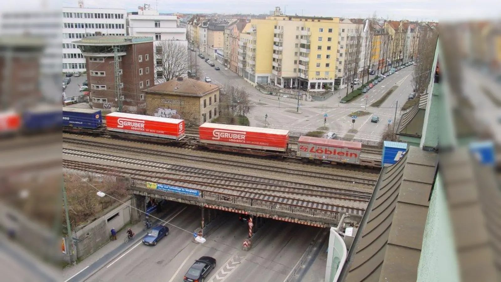 Der Regionalzughalt Poccistraße geht mit einer Erneuerung der Eisenbahnbrücke einher. (Foto: job)
