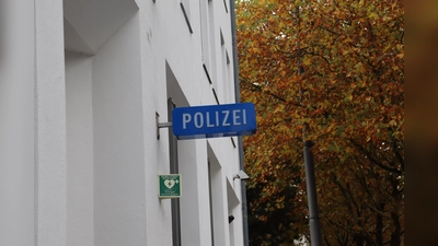 Die Münchner Polizei warnt insbesondere Senioren dringend vor Tätern, die sich als Handwerker ausgeben und sich so Zutritt zu Wohnungen verschaffen.  (Foto: mha)