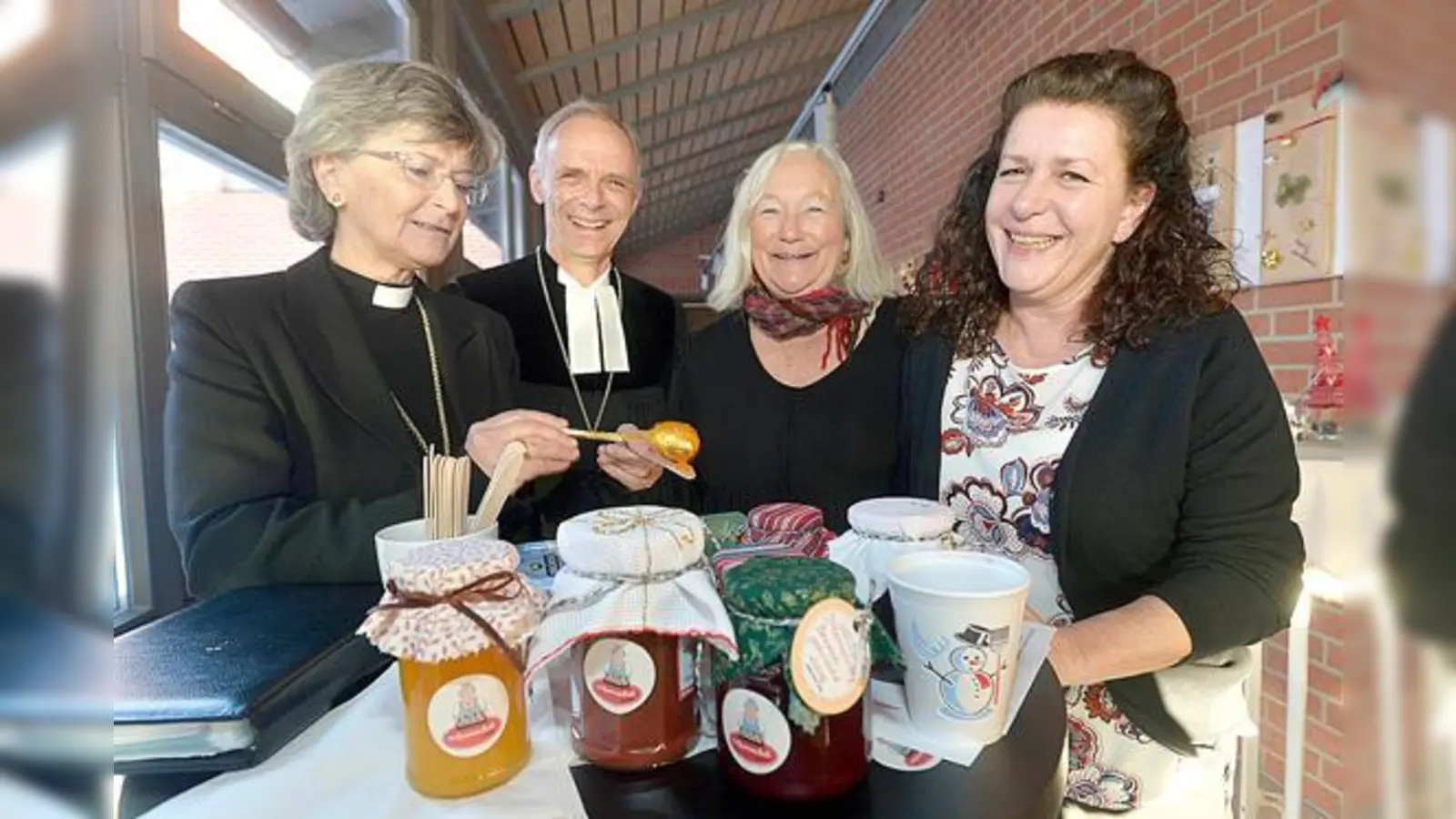 Freuen sich über den neugegründeten Verein: (v.l.) Regionalbischöfin Susanne Breit-Kessler, Dekan Mathis Steinbauer, Vereinsgründerin Helene Nestler und die Leiterin von Karla 51, Isabel Schmidhuber.	 (Foto: Claus Schunk)