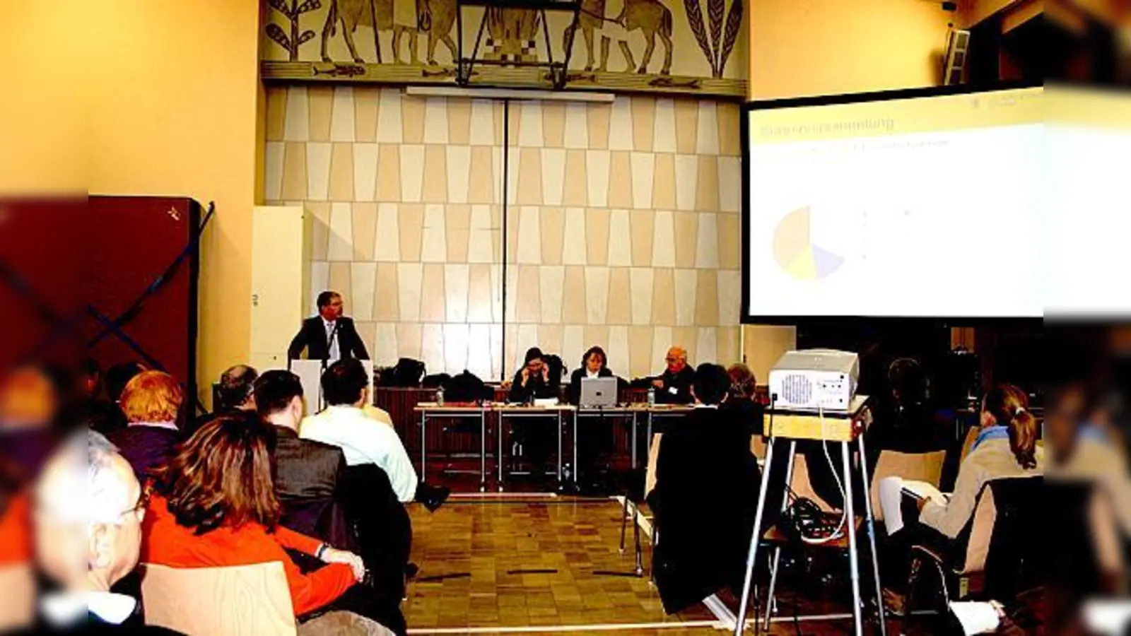 Nach der Übersicht durch SPD-Stadtrat Alexander Reissl ging es bei der Bürgerversammlung in Maxvorstadt vor allem um die Radler im Viertel.	 (Foto: js)