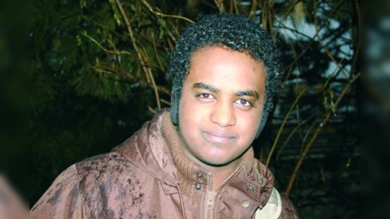 &lt;b&gt;Jonathan Derese, Moosach&lt;/b&gt;<br>Wahrscheinlich wird es noch dauern, bis Obama wirklich etwas ändern kann. Ich erwarte nicht allzu viel, man wird sehen, wie sich seine Politik entwickelt. Im Moment wird er wie ein Star, wie ein Musiker gefeiert, aber dieser Hype ist übertrieben. (Foto: cm)