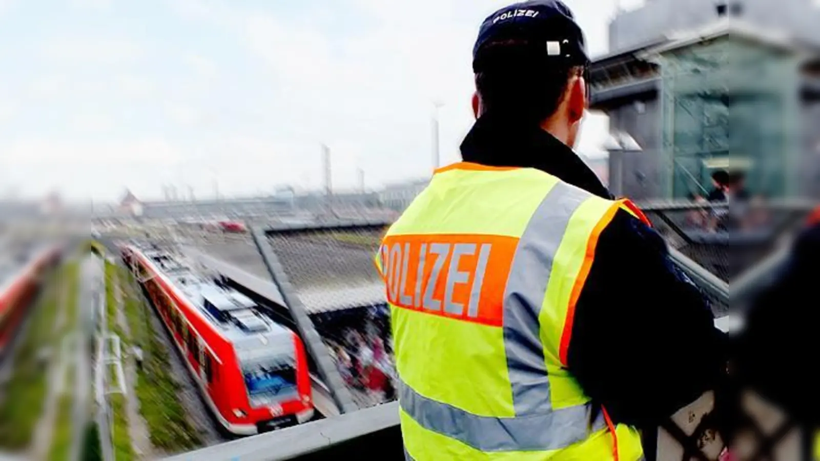 Am frühen Samstagmorgen kam es in einer S 4  zu tätlichen  Auseinandersetzungen zwischen zwei  Jugendgruppen.  (Symbolfoto: Bundespolizei)