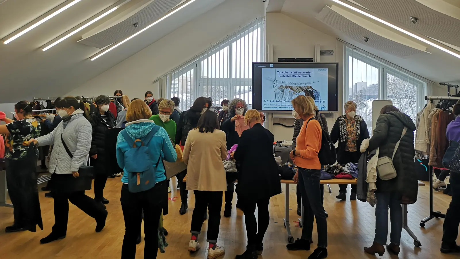 Gut besucht war die letzte Kleidertauschparty der vhs. Die nächste findet am 6. Mai statt. (Foto: vhs Taufkirchen)