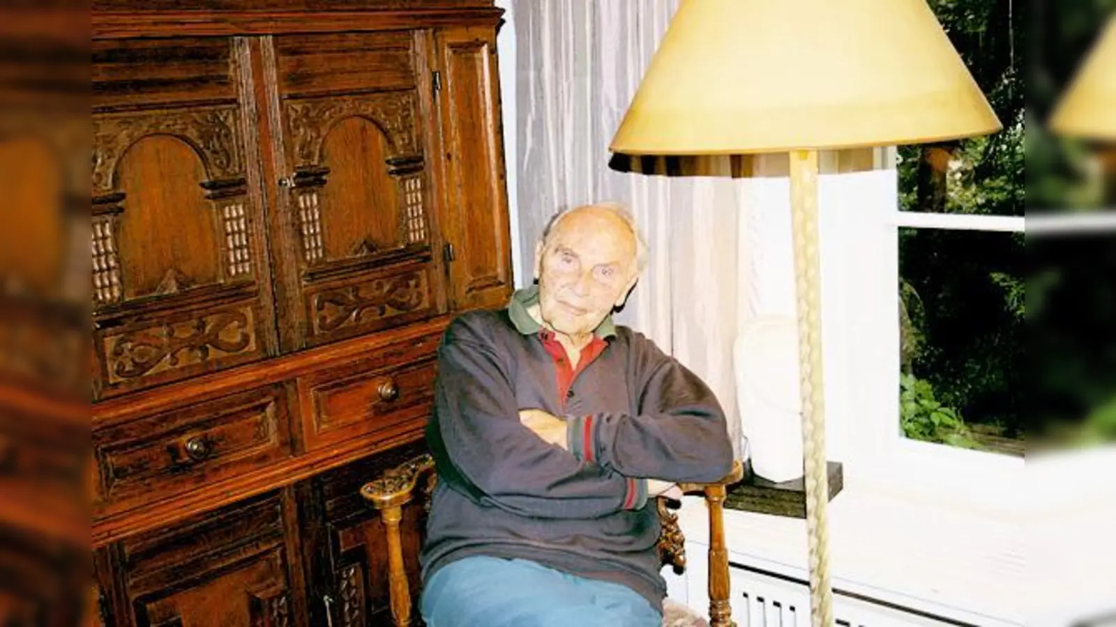 Der bekennende Bayer Willy Purucker an seinem Lieblingsplatz in seiner Grünwalder Villa. Auch an seinem 84. Geburtstag will er hier sitzen.   (Foto: ks)