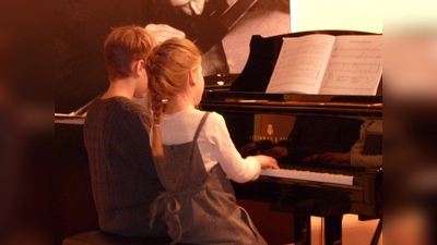 Die Schülerinnen und Schüler des Musikforums Blutenburg laden herzlich zum stimmungsvollen Frühlingskonzert ein. (Foto: pi)