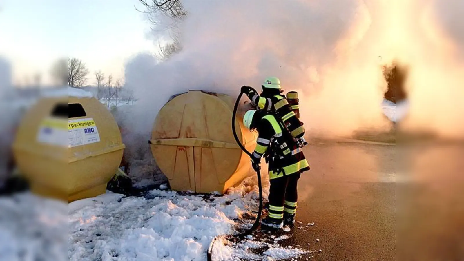Atemschutz war nötig, denn der Rauch von brennendem Kunststoff enthält Giftstoffe.	 (Foto: VA)