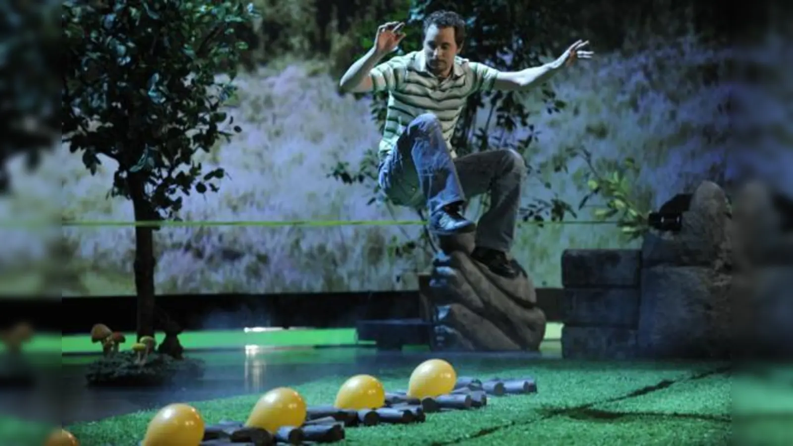 Sieg auf der ganzen Linie: Bernd Hassmann balancierte auf einem Nylonseil und brachte mit seinem Po Luftballons zum Zerplatzen.  (Foto: ZDF/Carmen Sauerbrei)