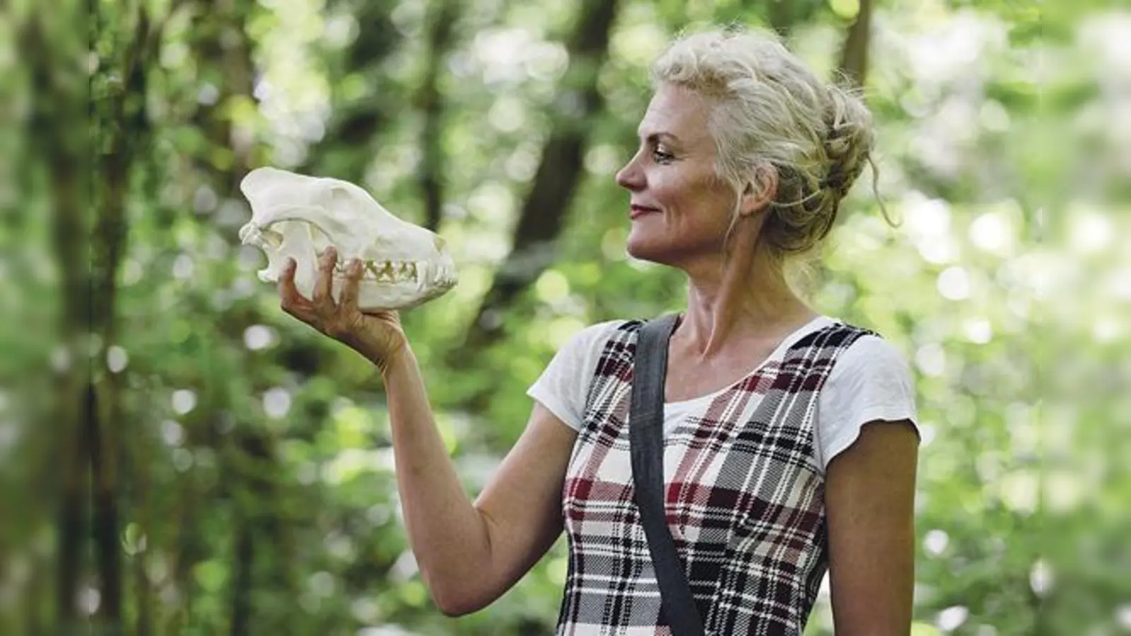 Fräulein Brehm berichtet am 8. Januar im FoolsTheater über den Regenwurm.	 (Foto: VA)