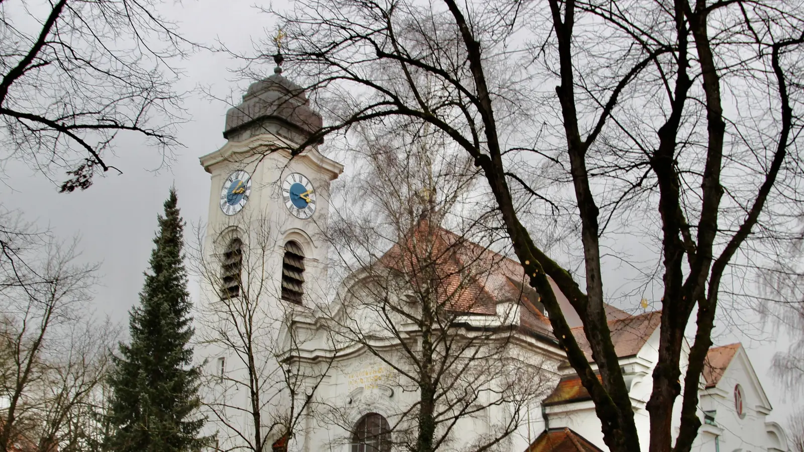 Seit Februar ist die Stelle des ersten Pfarrers in der Pasinger Himmelfahrtskirche vakant. Ein Nachfolger wird erst im Sommer erwartet.  (Foto: us)