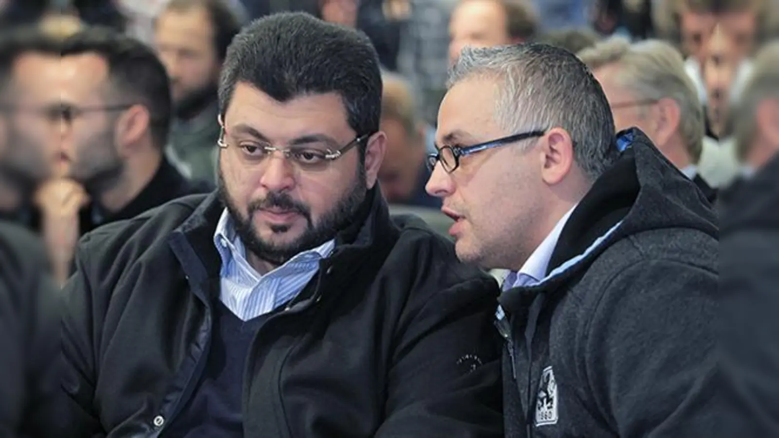Erklären sich: Investor Hasan Ismaik und Übersetzer Mutaz Sabbagh.  (Foto: Anne Wild)