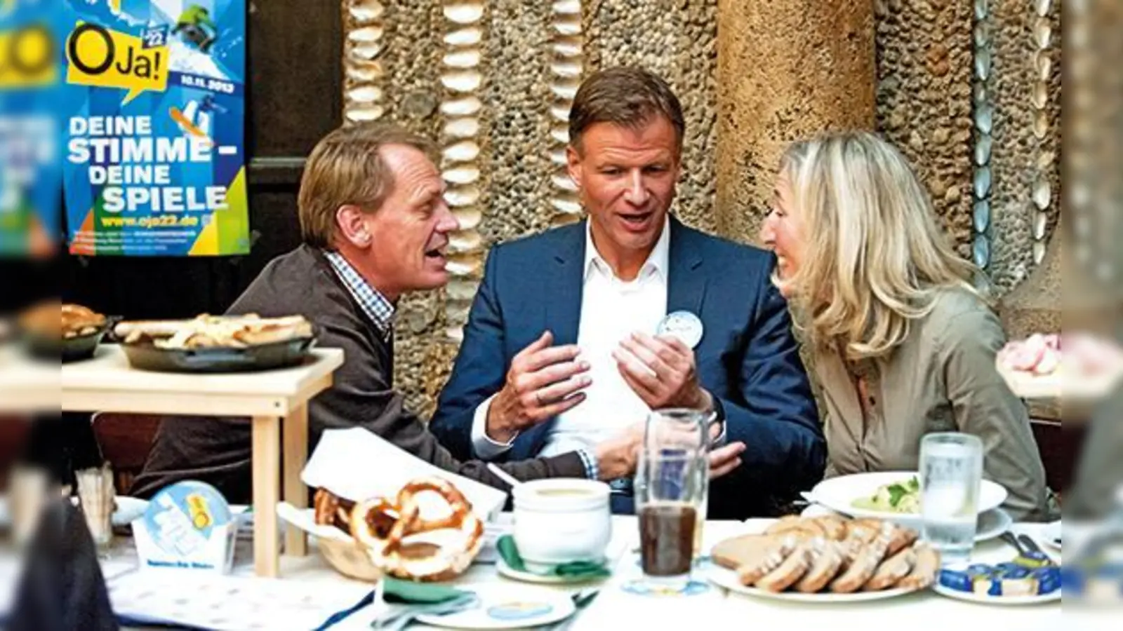 Annäherung? Olympiasieger Markus Wasmeier, Jannik Inselkammer (Augustiner) und Sabine Nallinger (Grüne).  (Foto: Iris Männel)