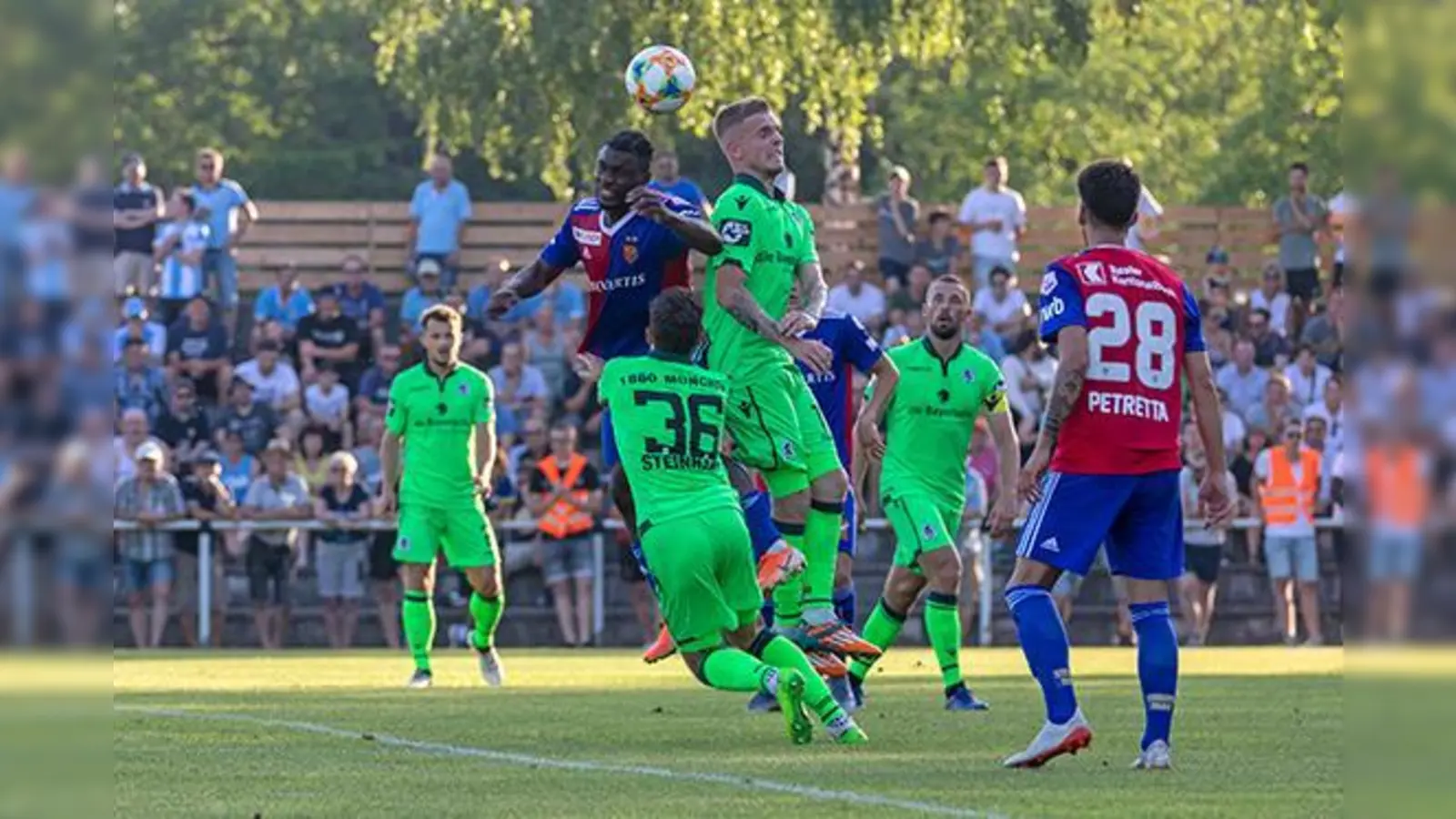 Internationaler Vergleich: die Löwen gegen den FC Basel.  (Foto: Anne Wild)