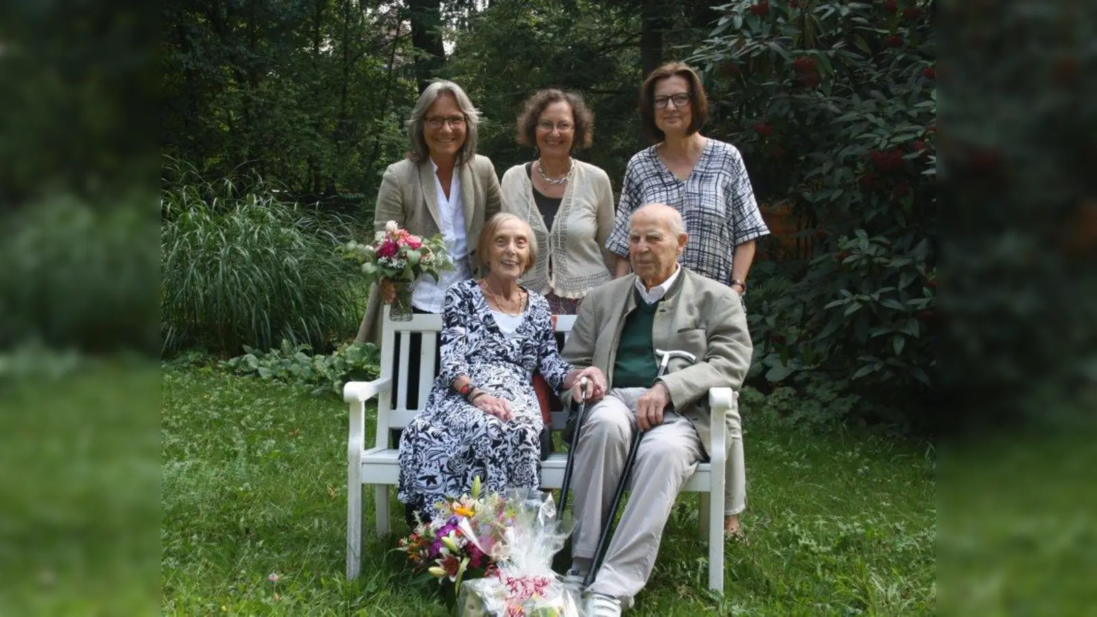 Inge und Rudolf Wolf mit v.r. ihren Töchtern Susanne und Patricia und der 3. Bürgermeisterin von Planegg, Anneliese Bradel. (Foto: ats)