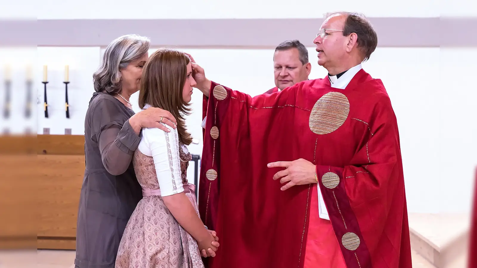 In der Pfarrei St. Albertus Magnus fanden jetzt wieder festliche Firmungen statt. (Foto: VA)