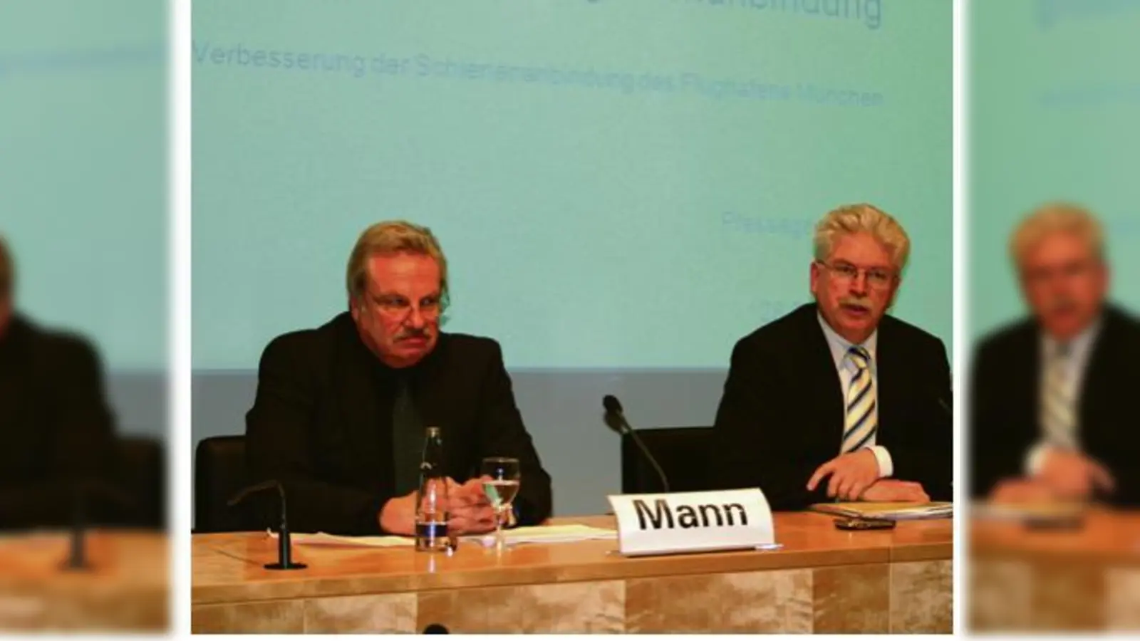 Verkehrsminister Martin Zeil (re.) und Hans-Ulrich Mann (li.) bei der Vorstellung des Gutachtens zur Anbindung des Münchner Flughafens.	  (Foto: ak)