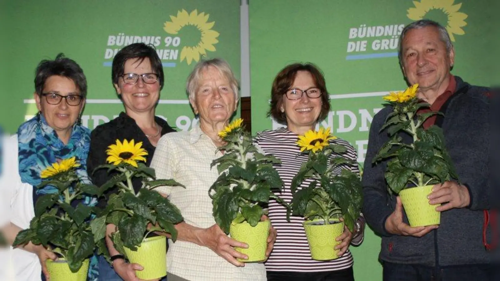 In den Vorstand der Neurieder Grünen wurden gewählt (von links): Uta Hirschberg (Kassiererin), Corinna Pflästerer (Sprecherin), Frauke Buchholz (Sprecherin), Ilse Franitza und Ervin Varga (beide Beisitzer). (Foto: Bündnis 90/Die Grünen OV Neuried)