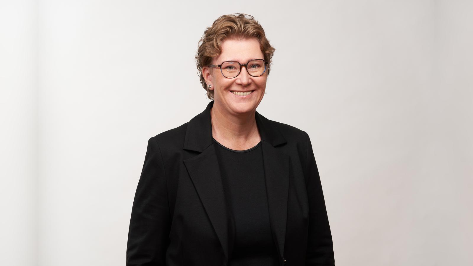 MdL Katja Weitzel bleibt beim Ausbau zum barrierefreien Bahnhof ...