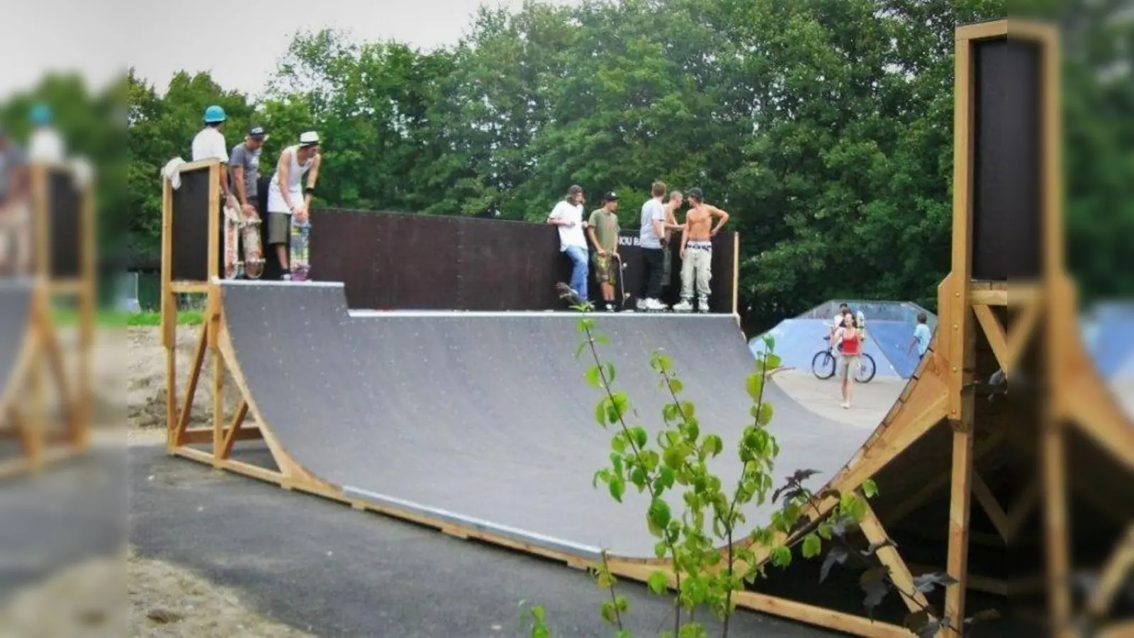 Die Skateranlage neben dem Jugendhaus im Jahr 1999. (Foto: Gemeinde Karlsfeld)