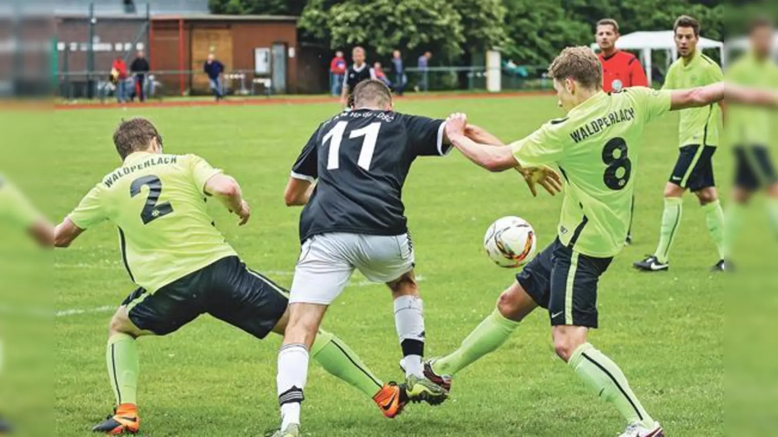 In der Kreisliga 1 ist der FC Alte Haide München (schwarz) als Tabellendritter gut mit dabei. Die Spitzenmannschaften heißen Untermenzing und Grüne Heide.	 (Foto: Christian Riedel)