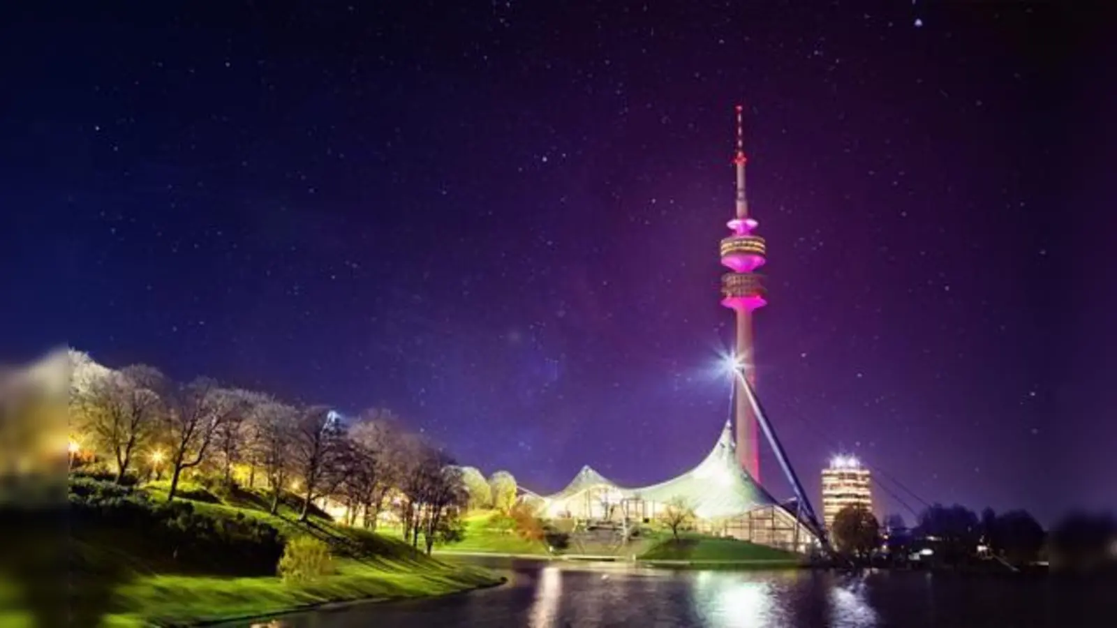Der Olympiaturm strahlte letztes Wochenende lila.  (Foto: © EFCNI/Hofmann-Larina Photography)