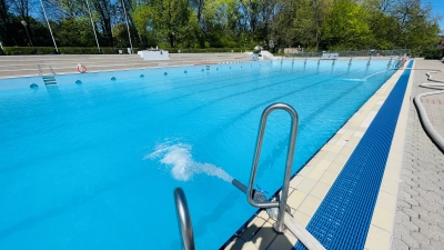 Wasser marsch heißt es bereits im Freibad Unterhaching, bald kann der Badespaß beginnen. (Foto: hw)