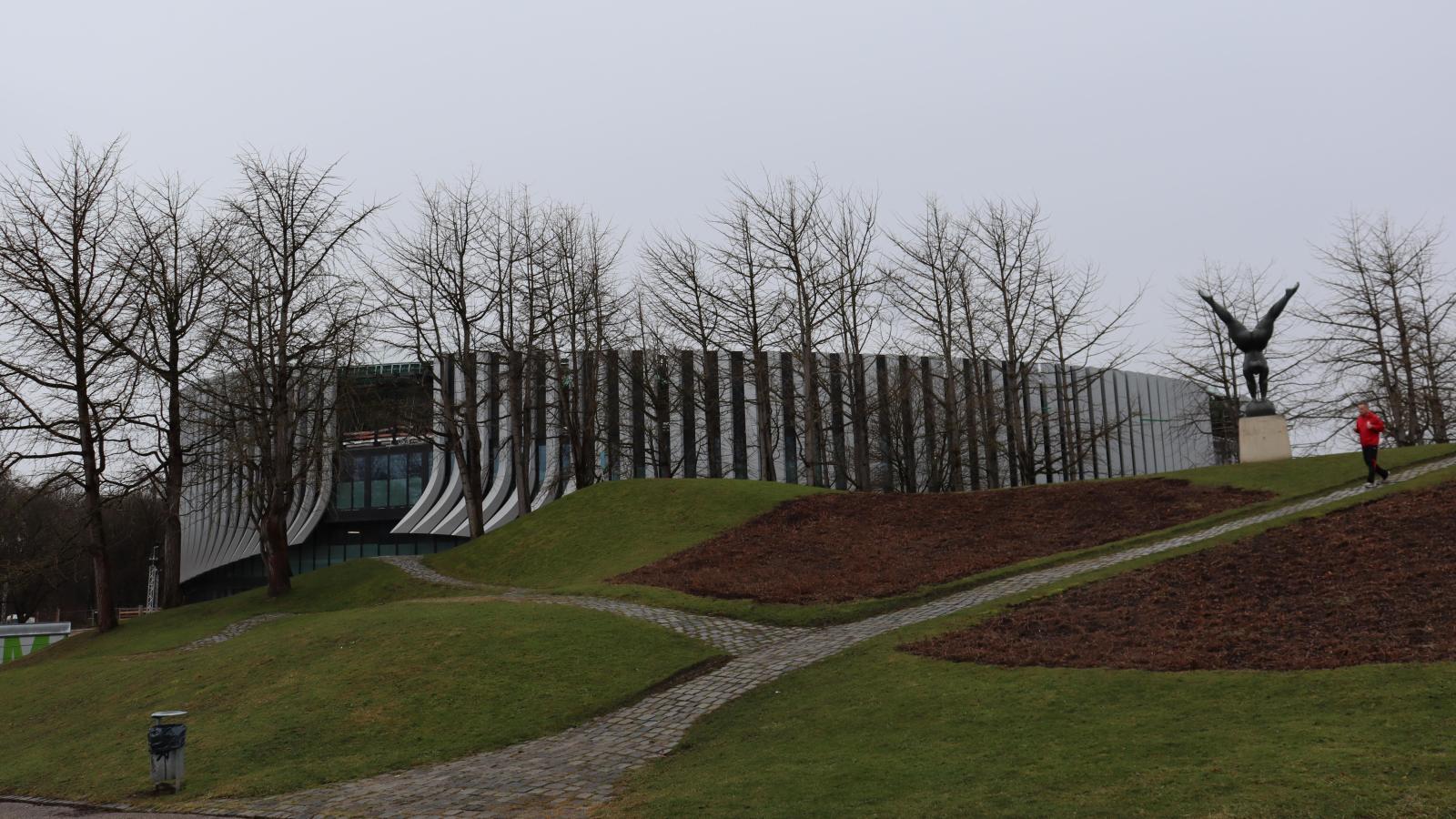 Inklusions-Eislauftag-erstmals-auch-auf-der-Hauptspielfl-che-skaten