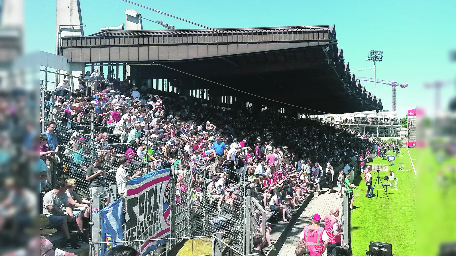 Nur Nostalgie oder auch Zukunft? Als Haching im Mai 2017 gegen Elversberg um den Aufstieg in die 3. Liga kämpfte, kamen 8000 Zuschauer in den Sportpark. (Archivbild: std)